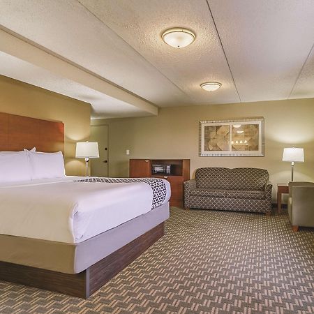 La Quinta By Wyndham Cleveland Airport West Hotel North Olmsted Exterior photo