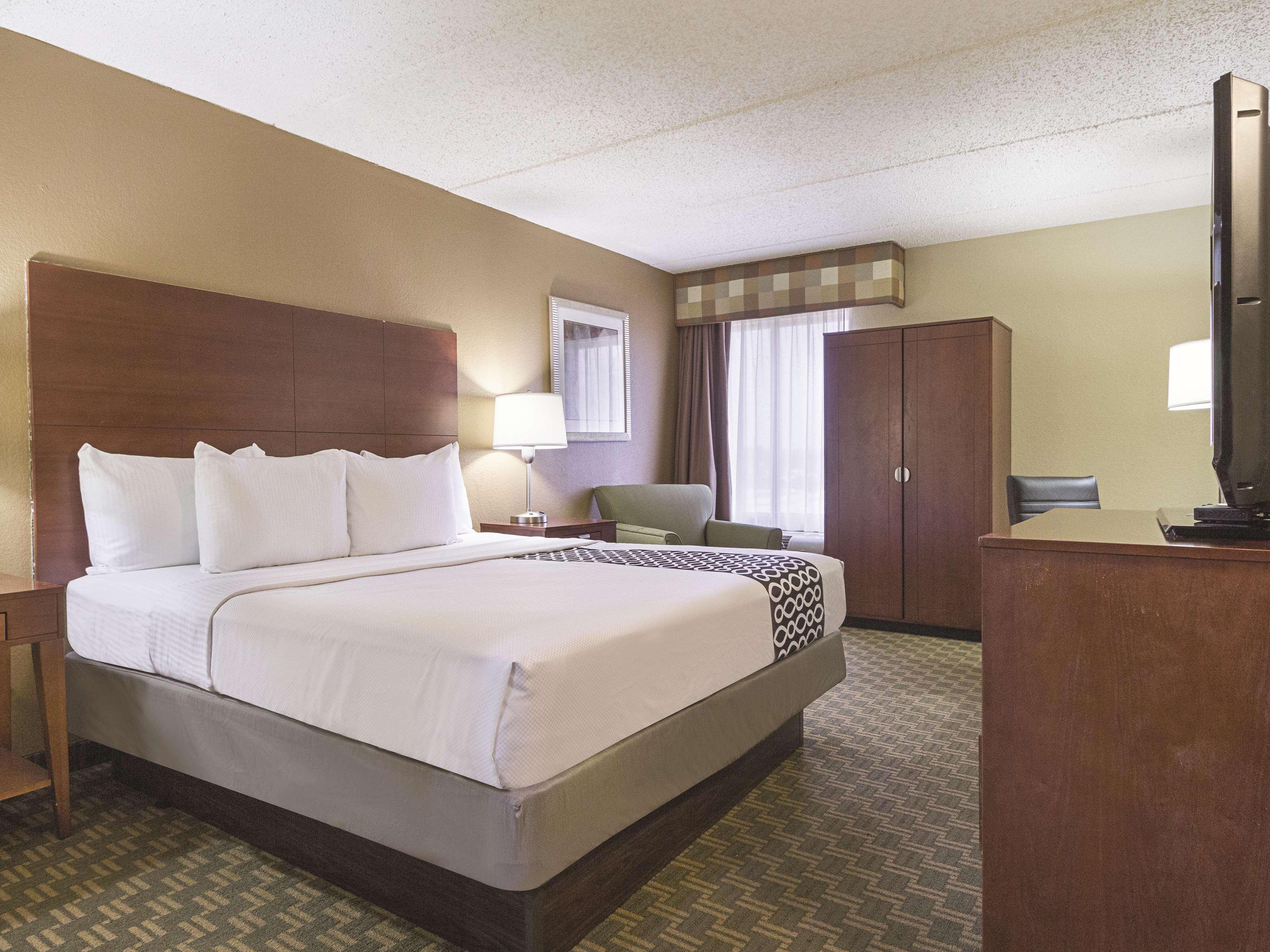 La Quinta By Wyndham Cleveland Airport West Hotel North Olmsted Exterior photo