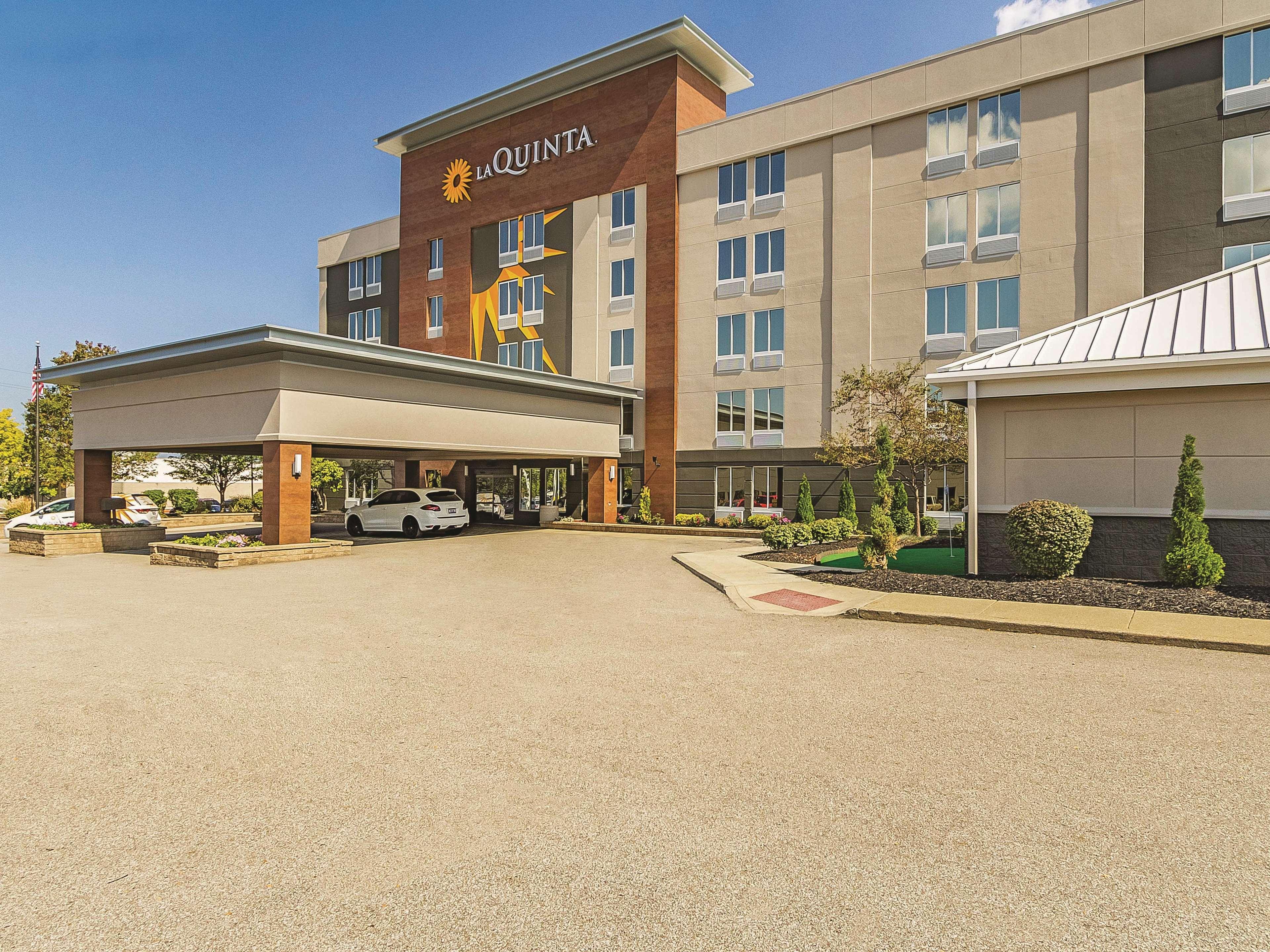 La Quinta By Wyndham Cleveland Airport West Hotel North Olmsted Exterior photo