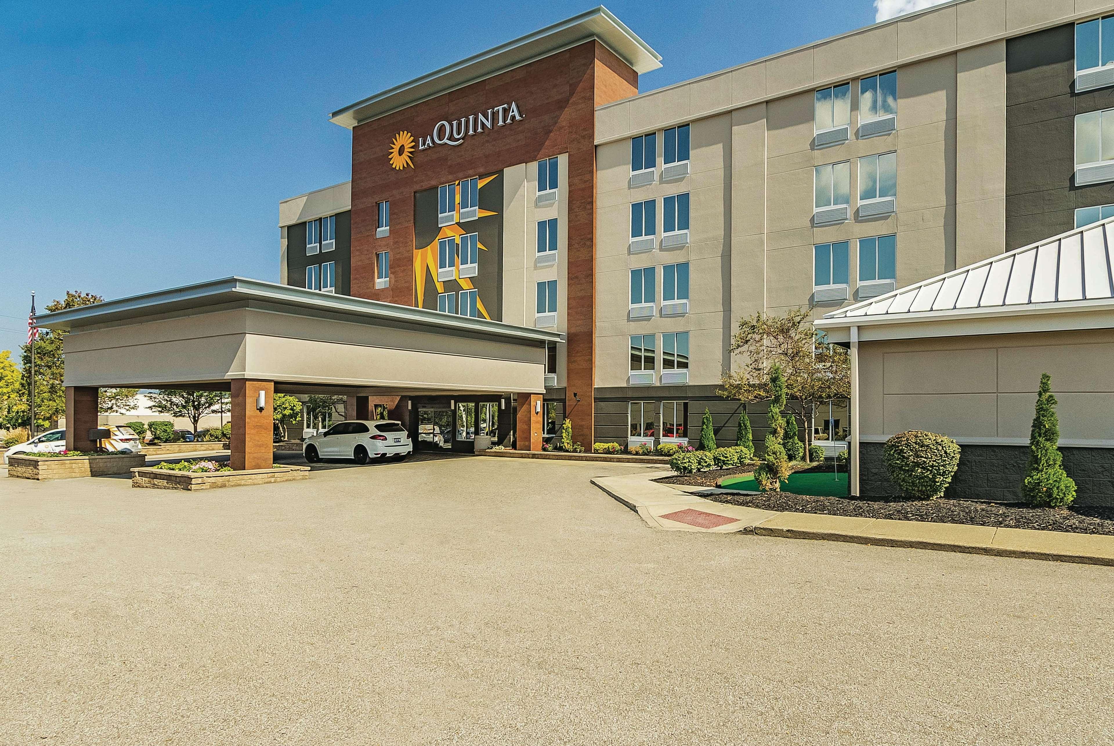 La Quinta By Wyndham Cleveland Airport West Hotel North Olmsted Exterior photo