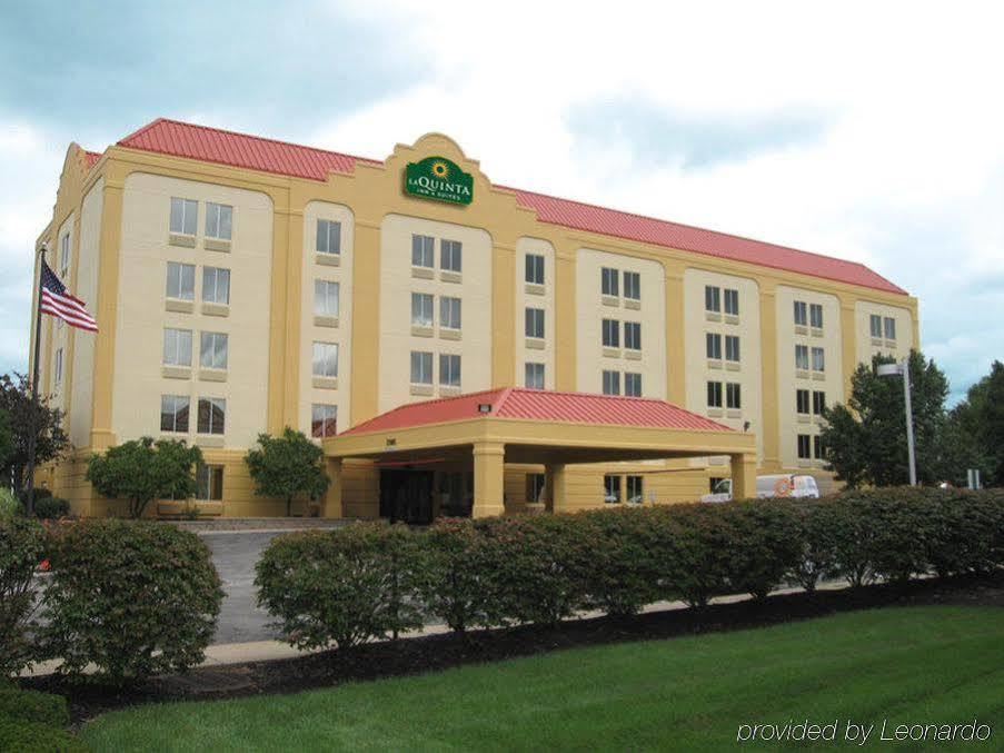 La Quinta By Wyndham Cleveland Airport West Hotel North Olmsted Exterior photo