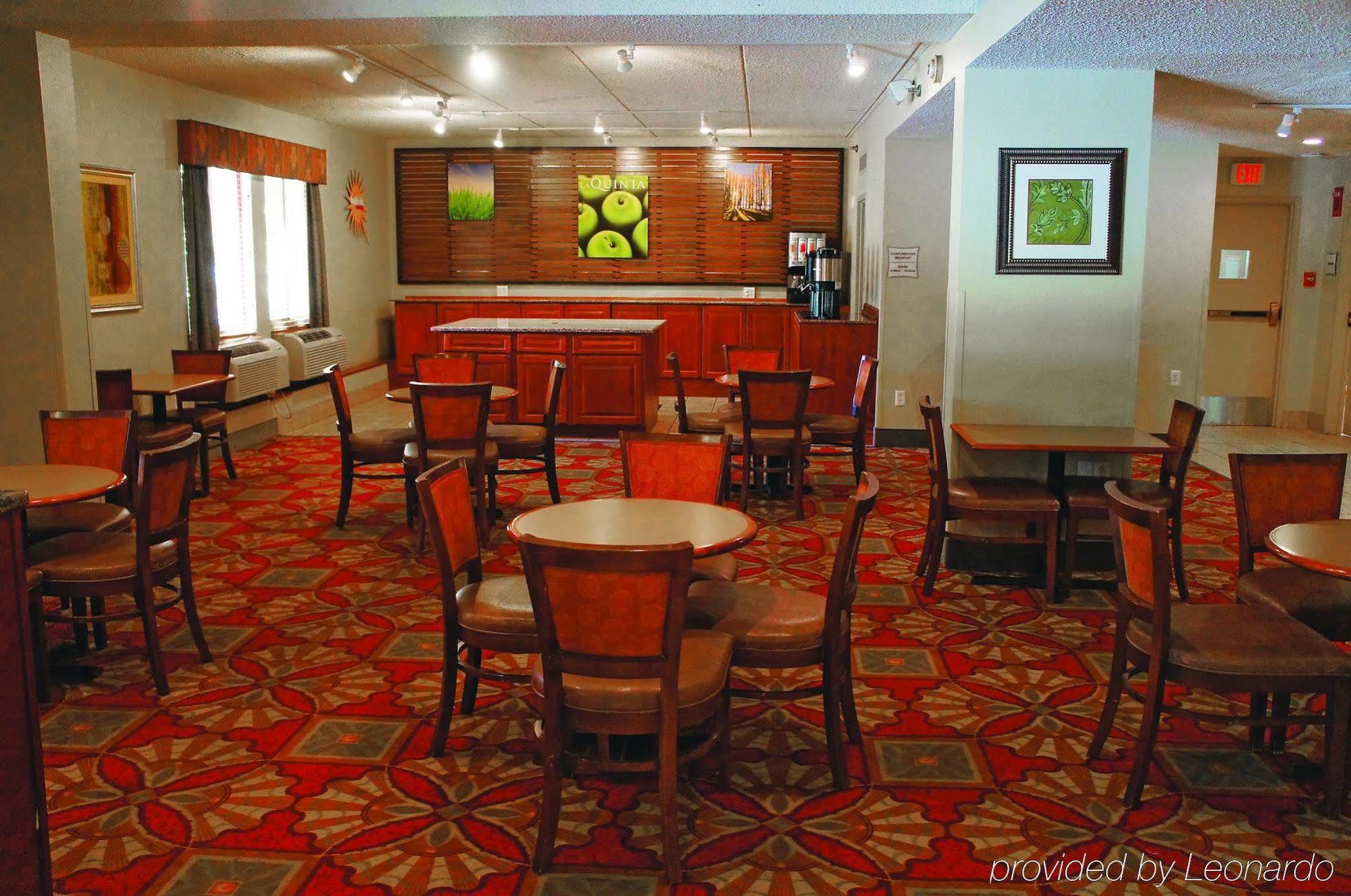 La Quinta By Wyndham Cleveland Airport West Hotel North Olmsted Exterior photo